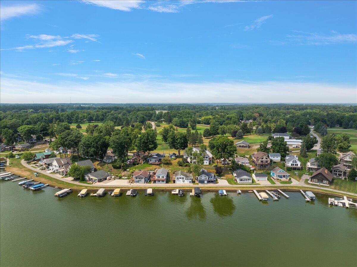 6444 Lakeshore Drive