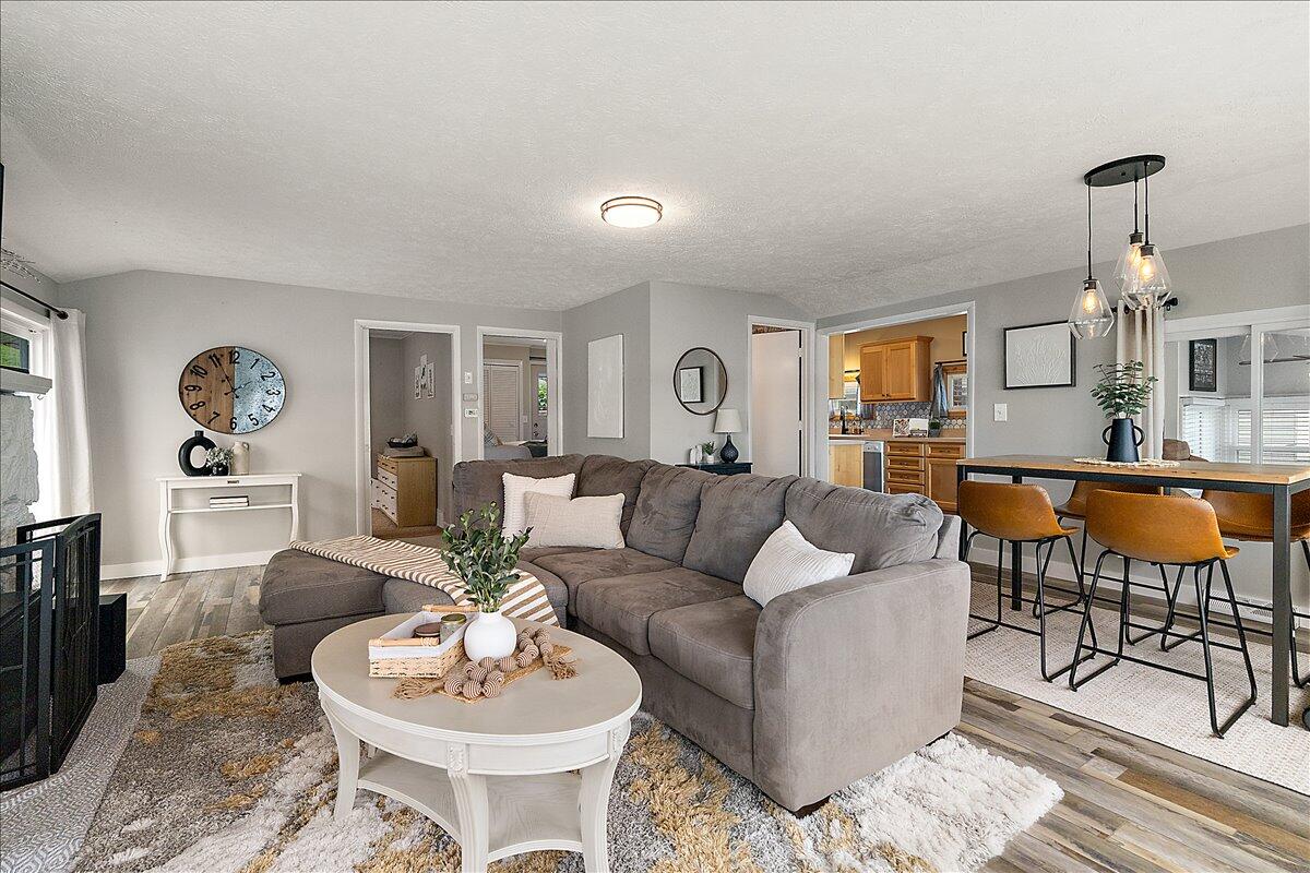 6444 Lakeshore Drive