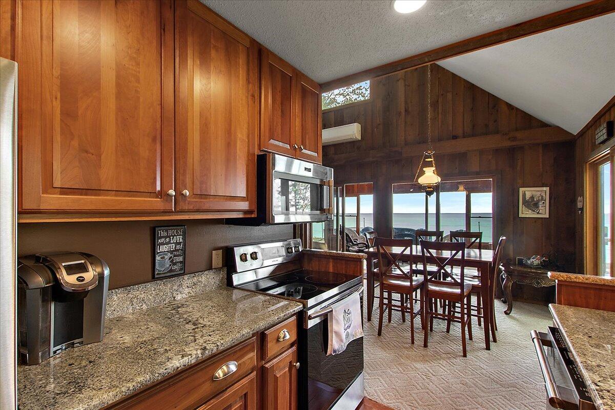 997 Lake Lane