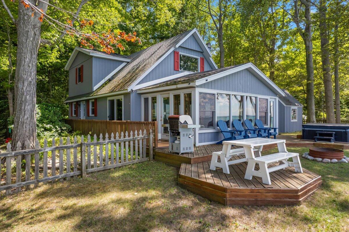 997 Lake Lane