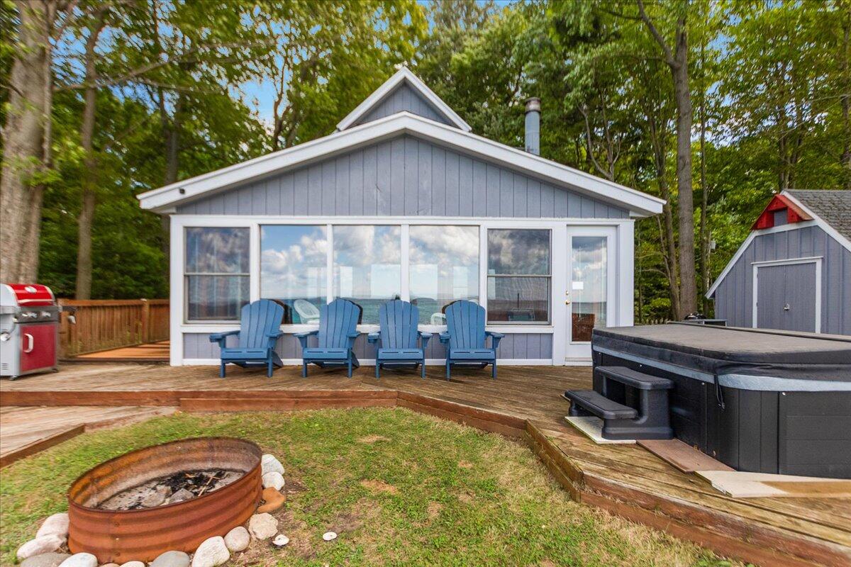 997 Lake Lane