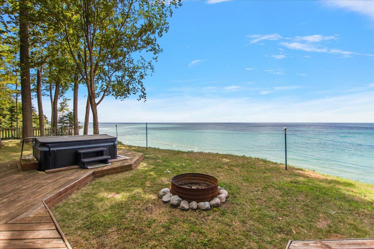 997 Lake Lane