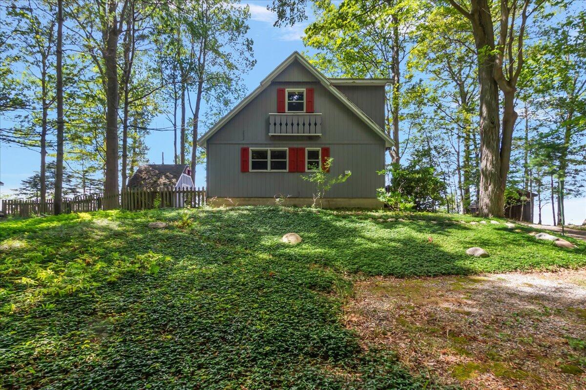 997 Lake Lane