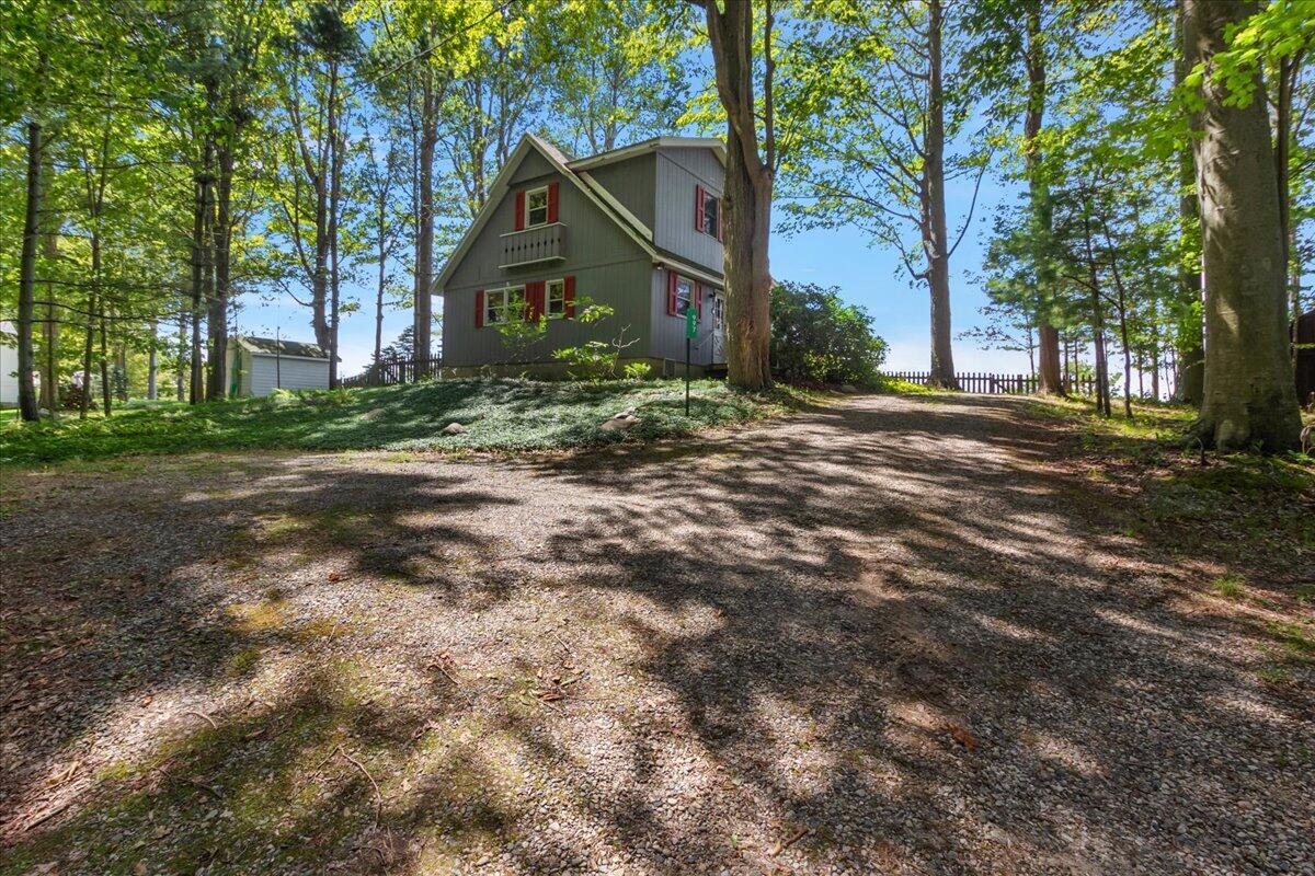 997 Lake Lane