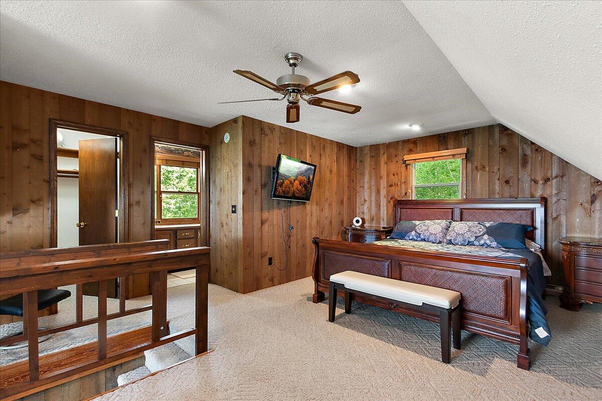 997 Lake Lane