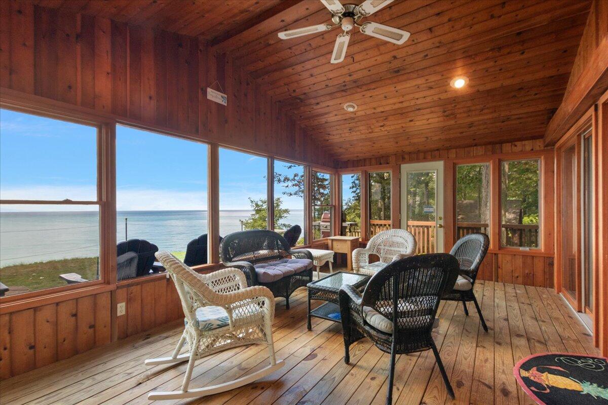 997 Lake Lane