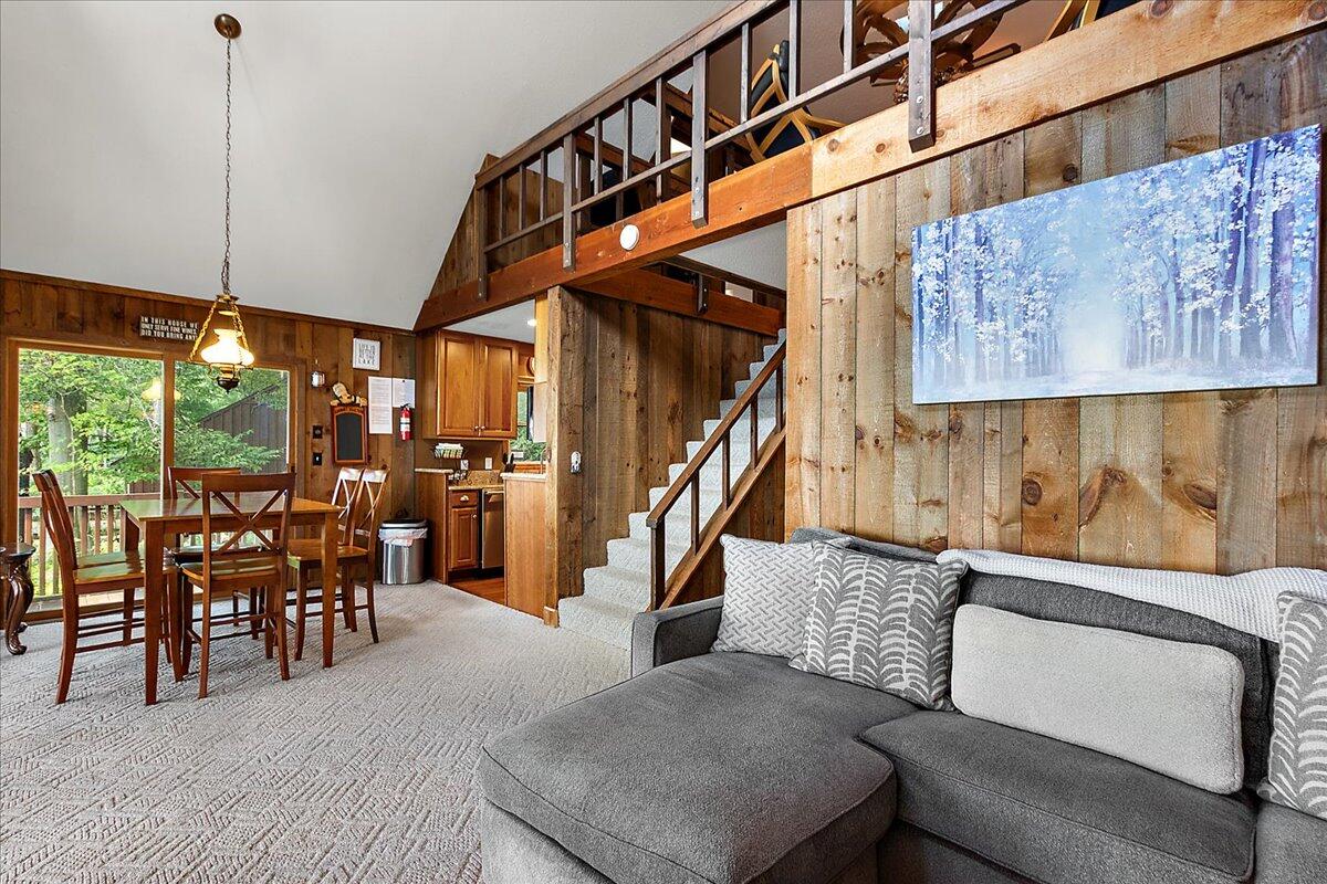 997 Lake Lane