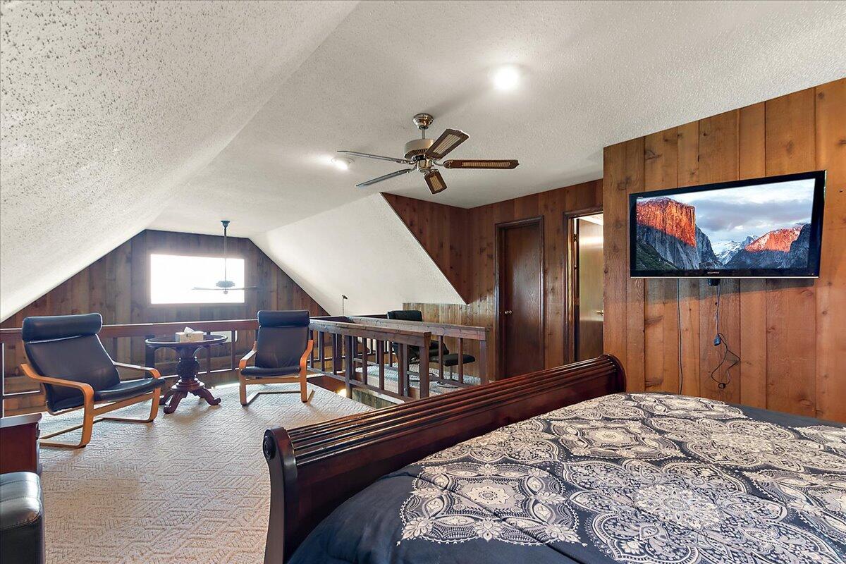 997 Lake Lane