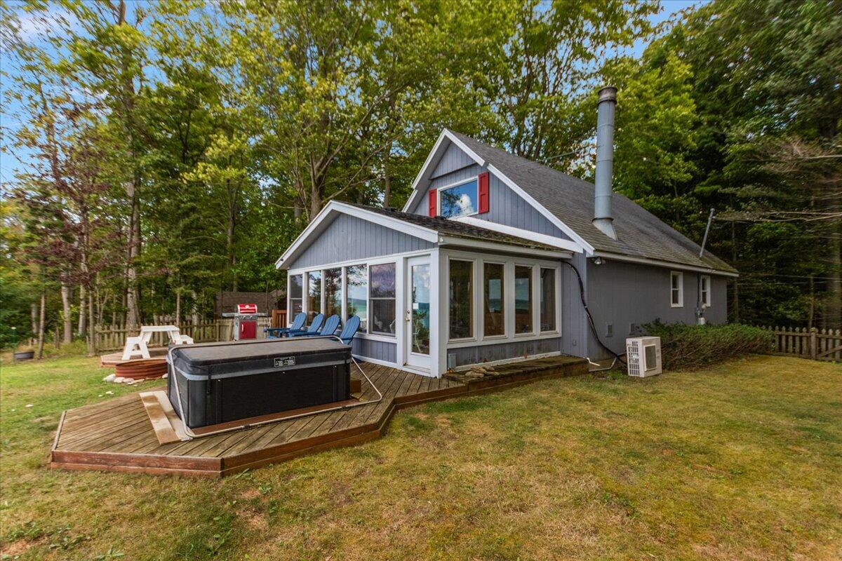 997 Lake Lane