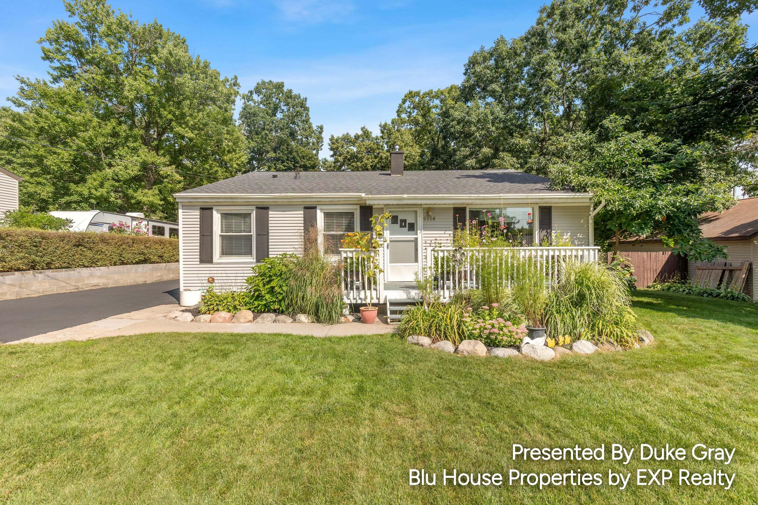 5228 Larkin Avenue NE