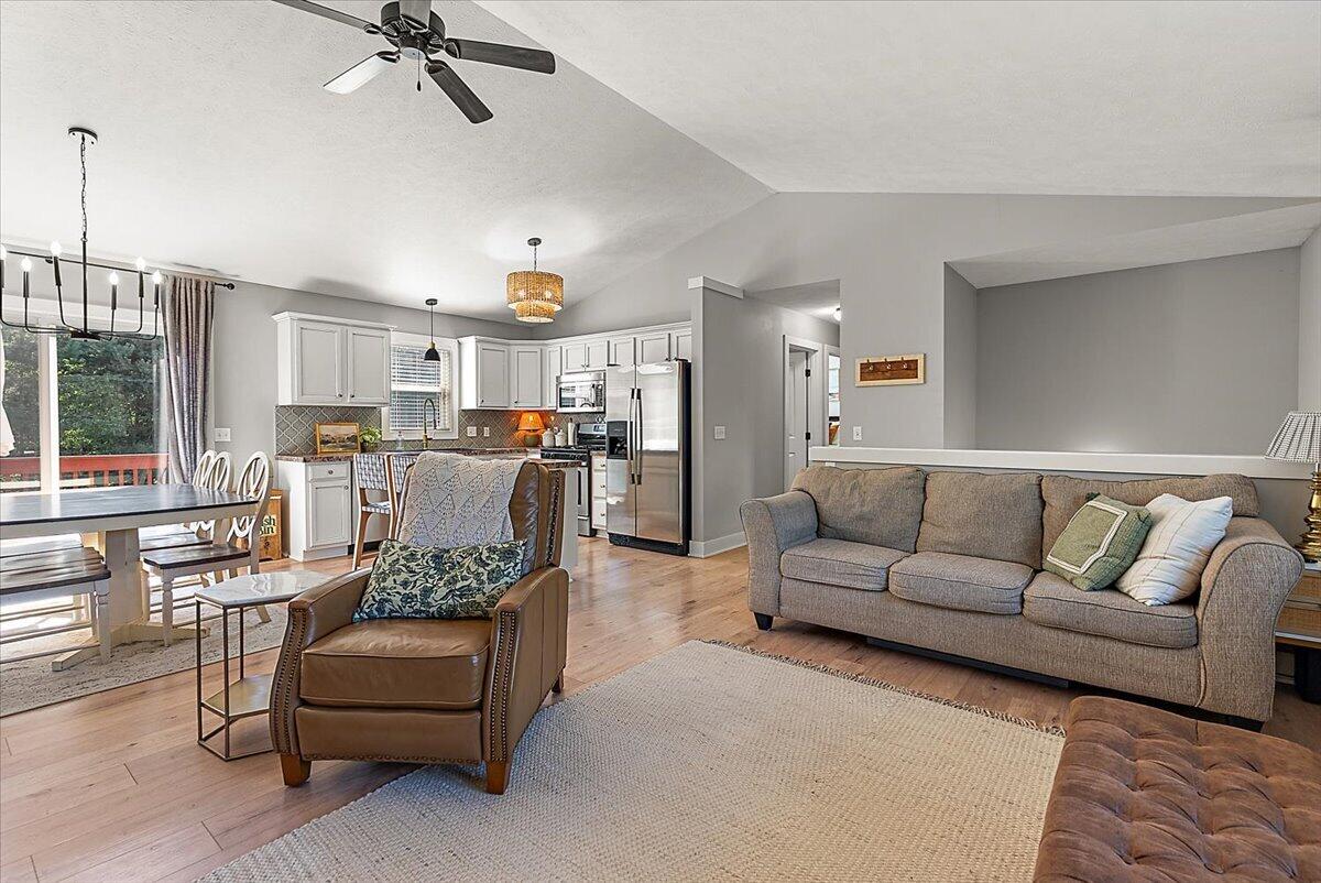 6880 Pinestead Court