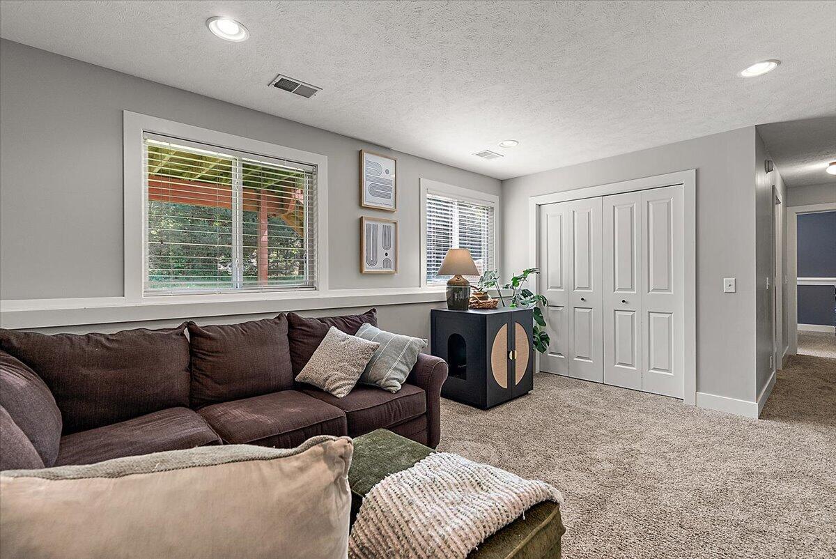 6880 Pinestead Court
