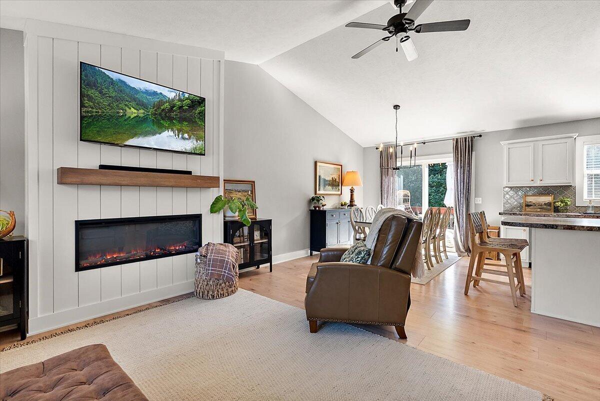 6880 Pinestead Court