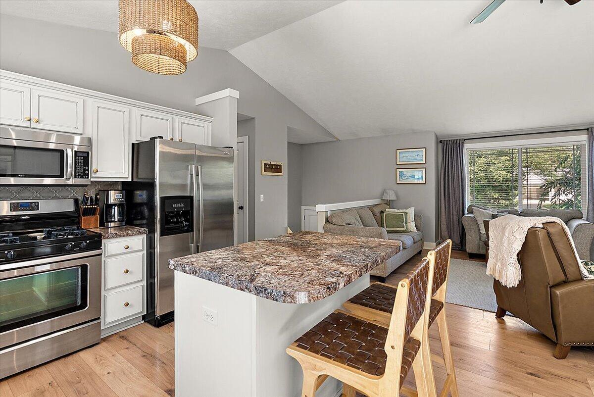 6880 Pinestead Court