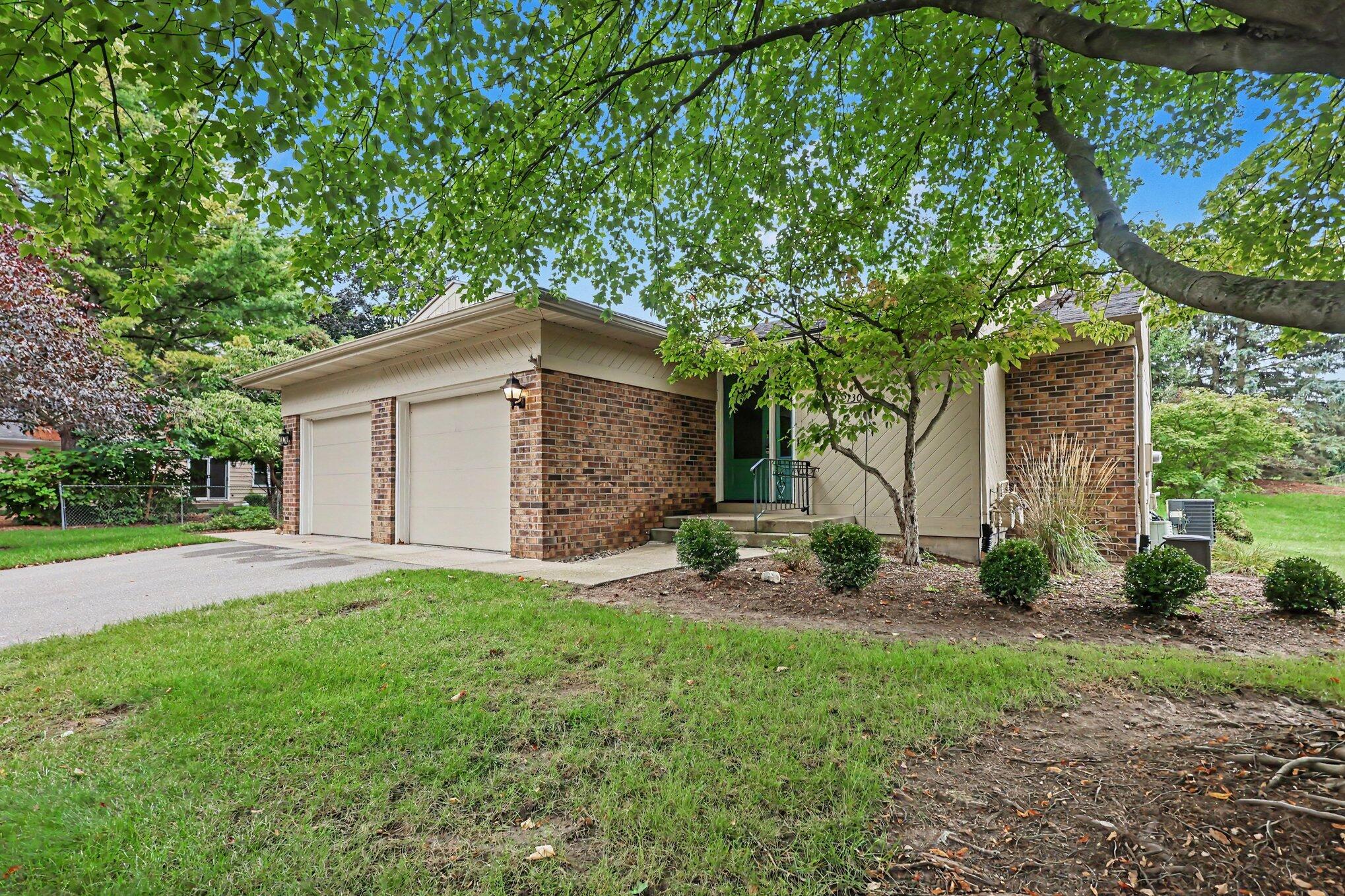 2130 Cranbrook Drive NE