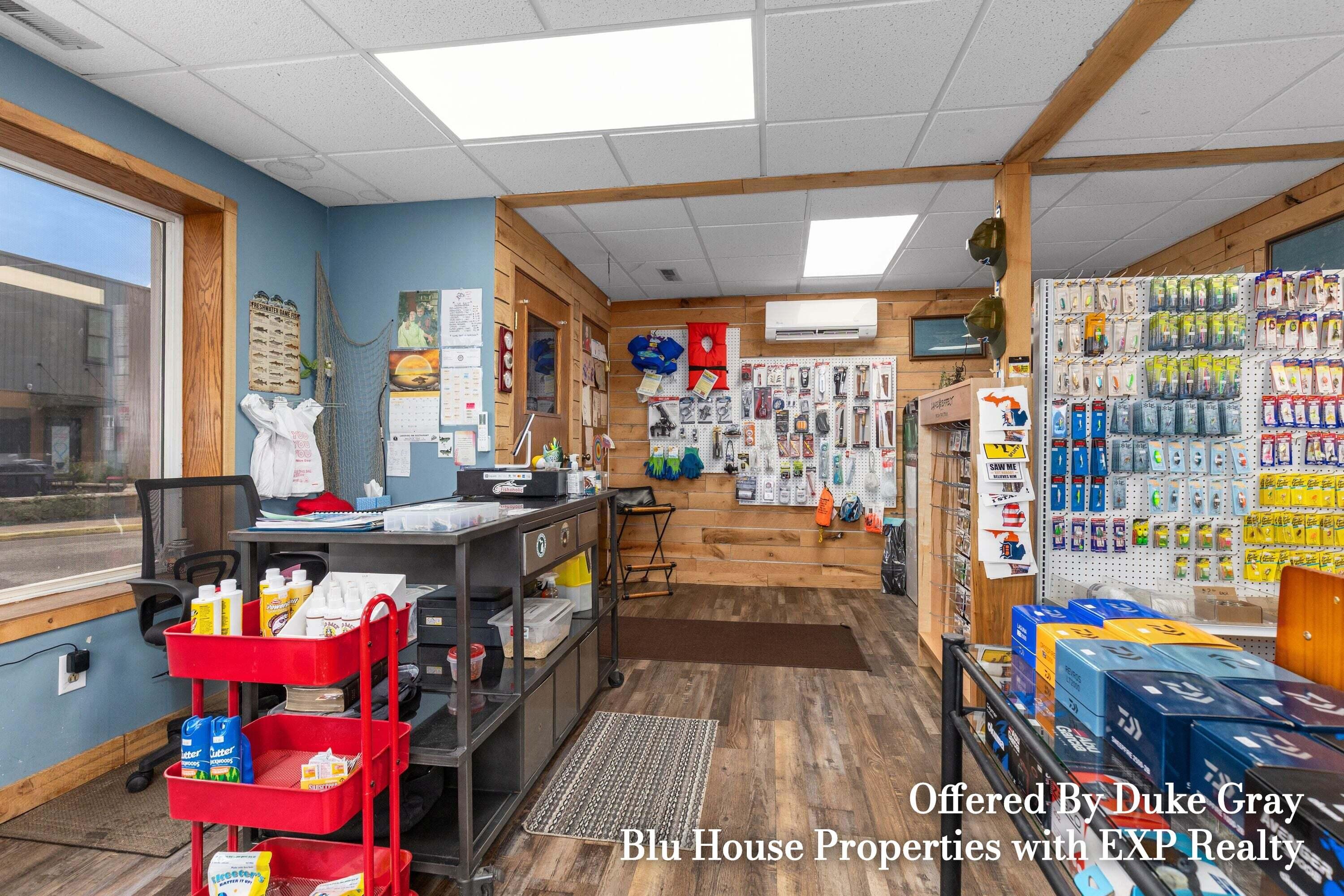 9 E Lake Street