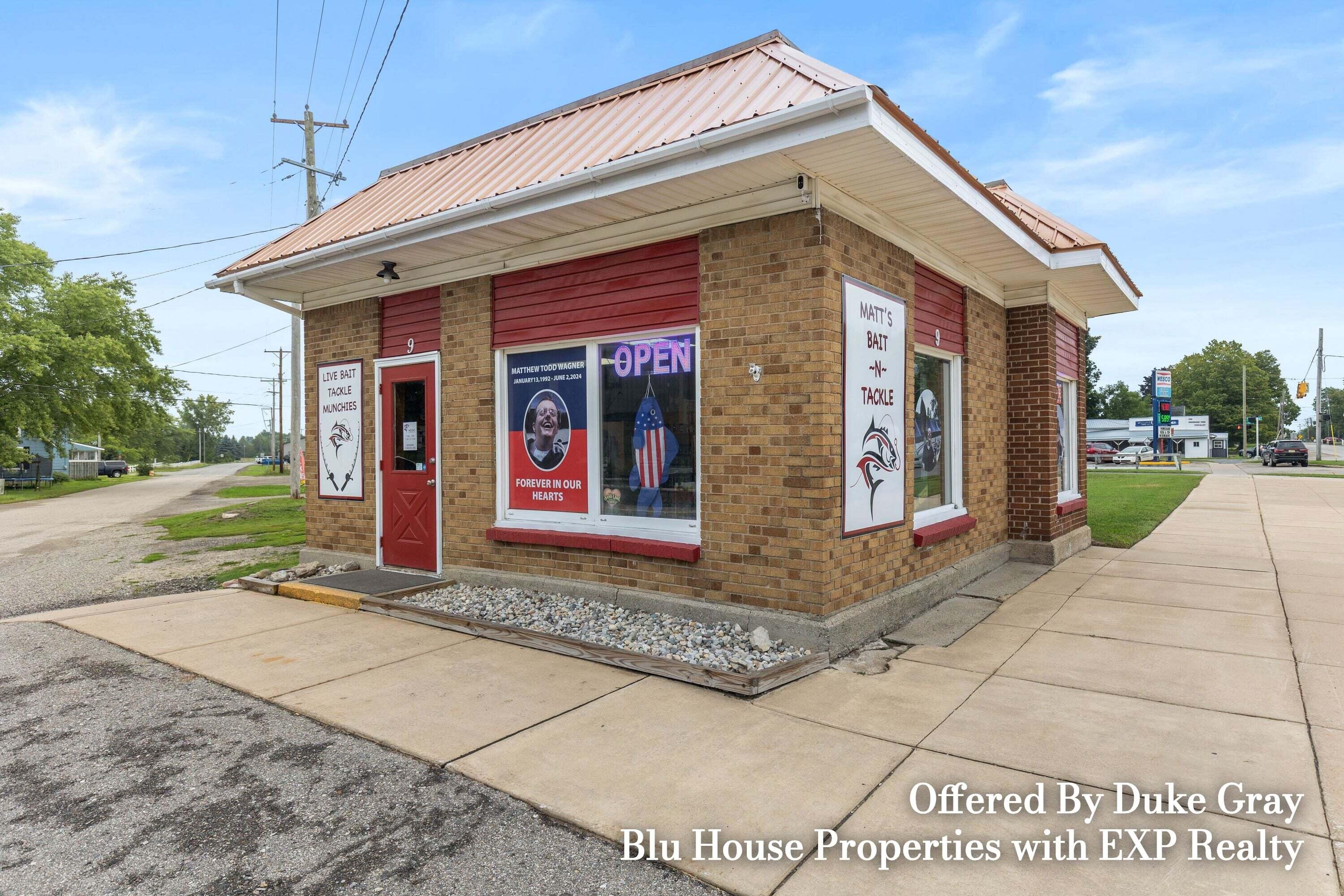 9 E Lake Street