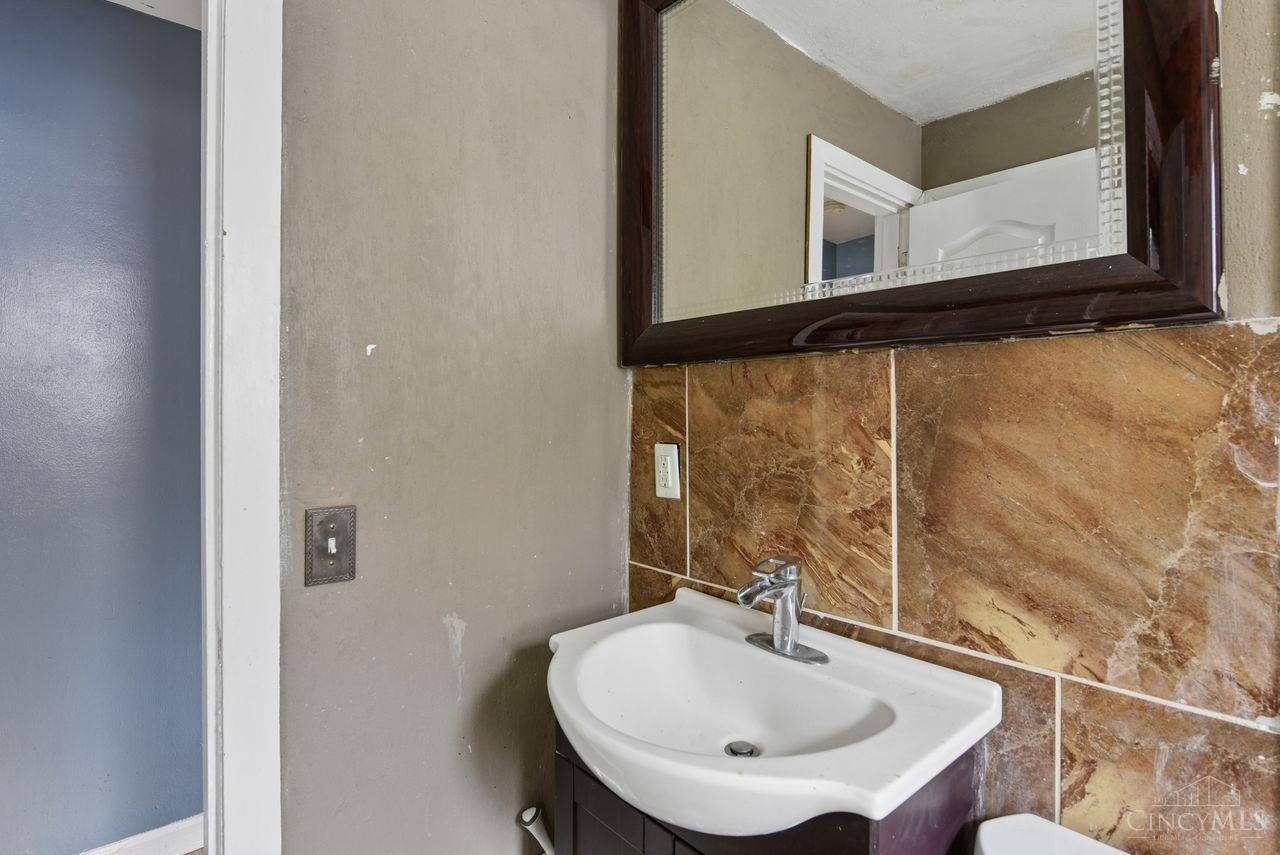 2183 Westwood Northern Boulevard