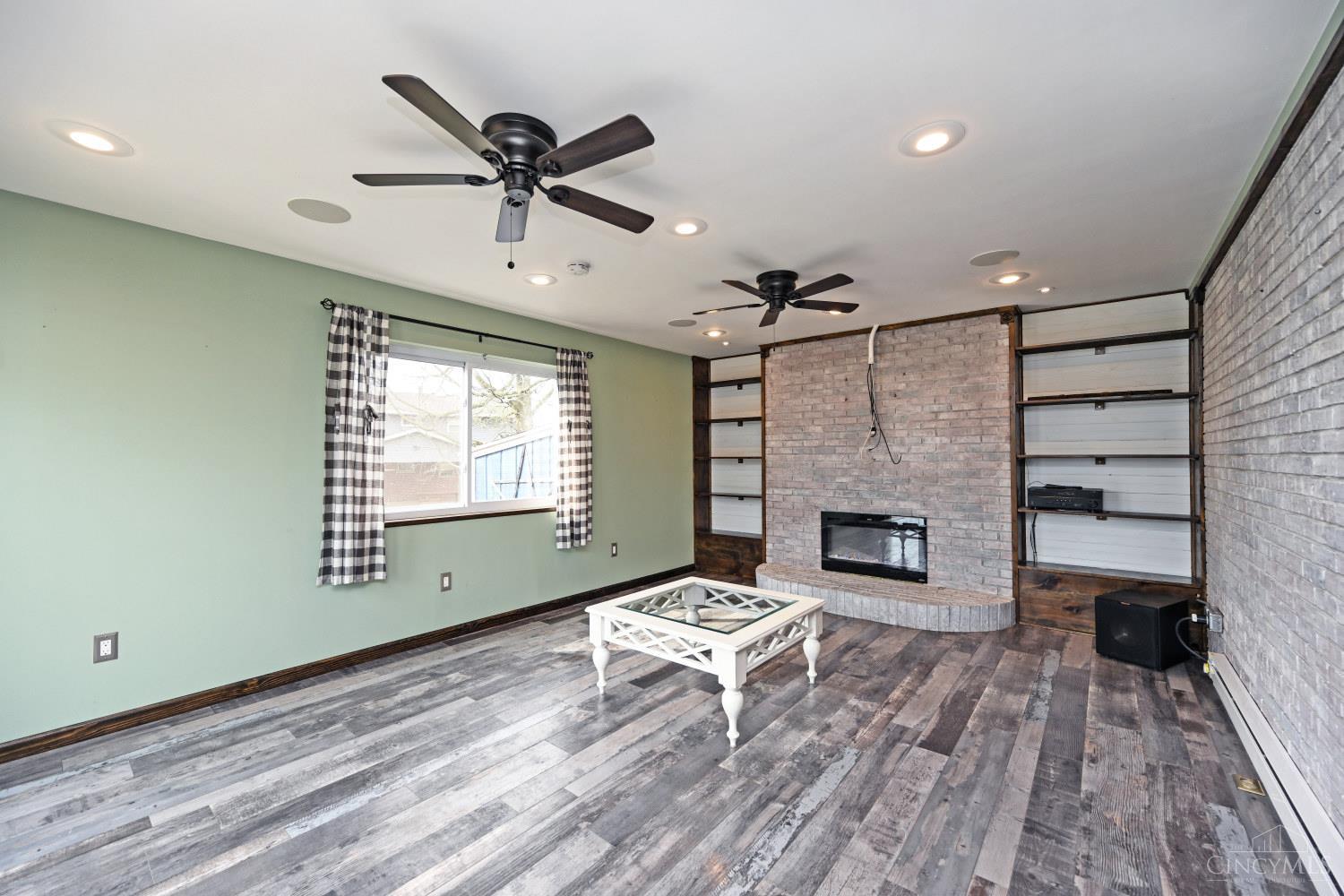 5467 Starcrest Drive