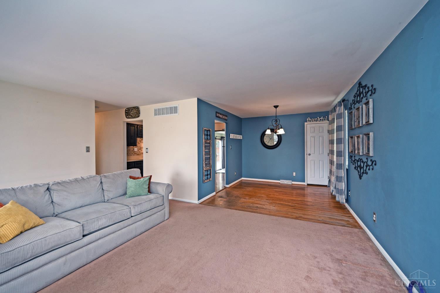 5467 Starcrest Drive