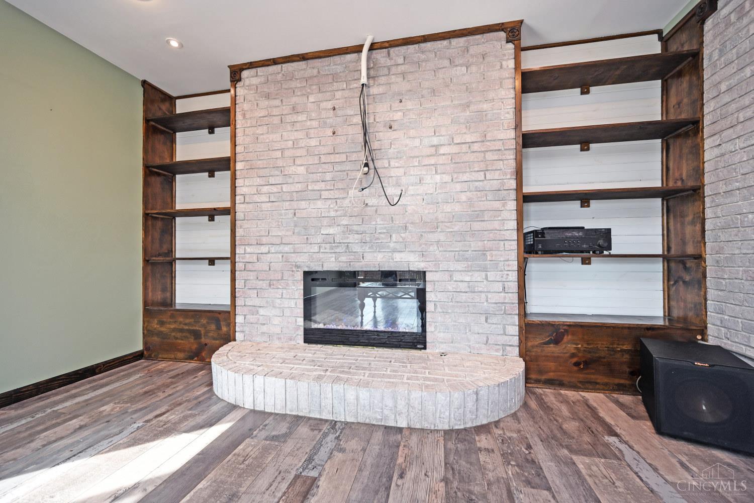 5467 Starcrest Drive