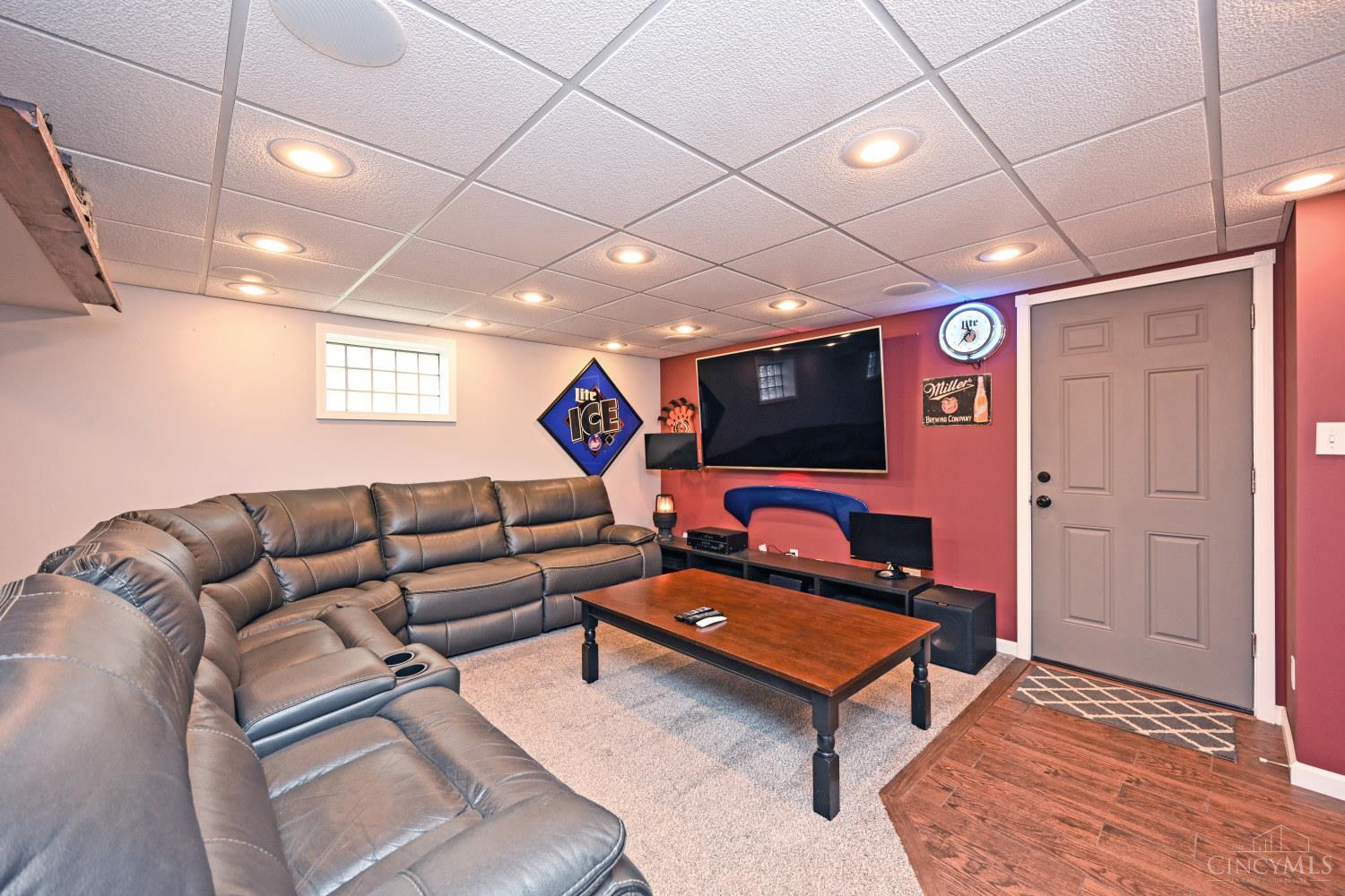 5467 Starcrest Drive