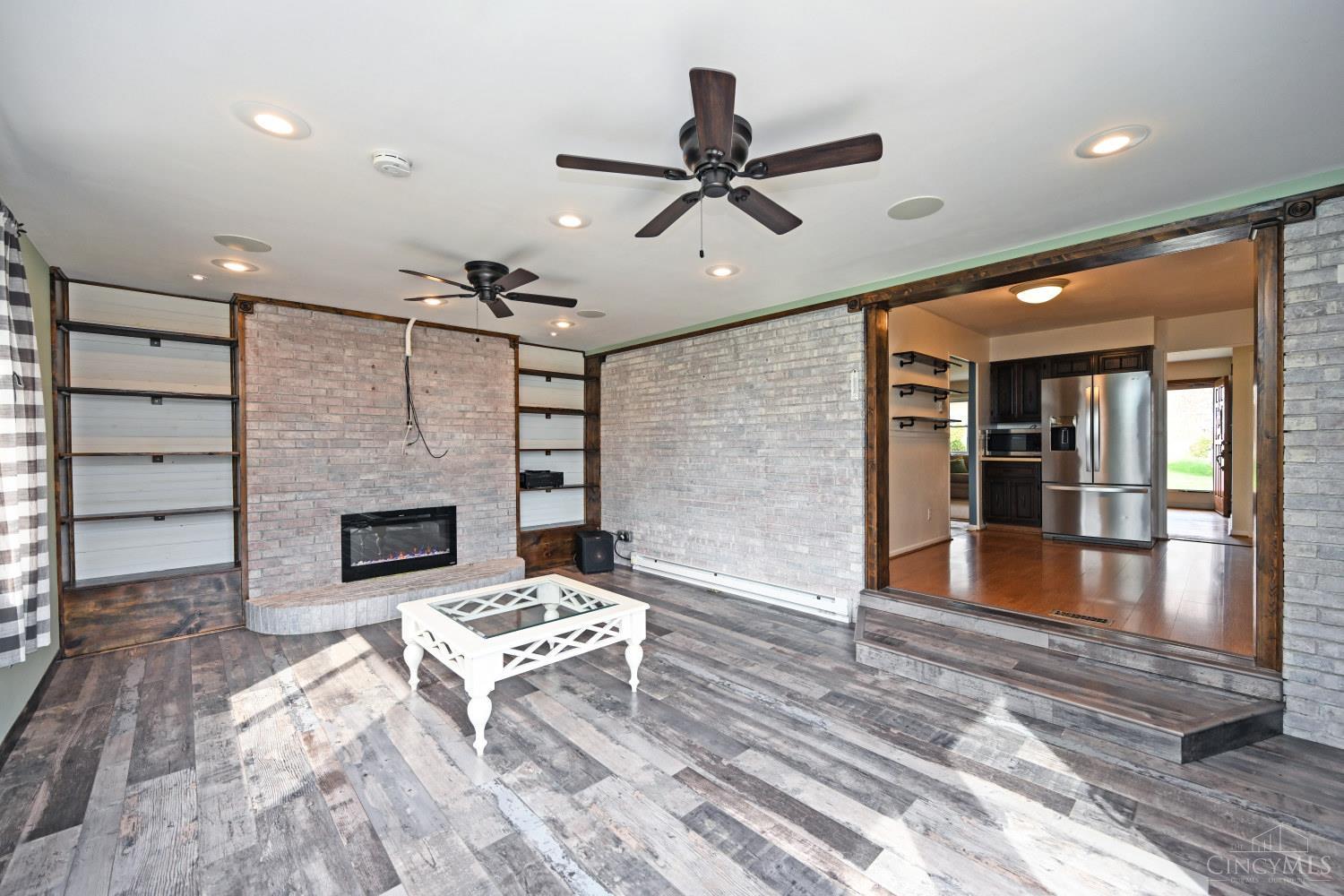 5467 Starcrest Drive