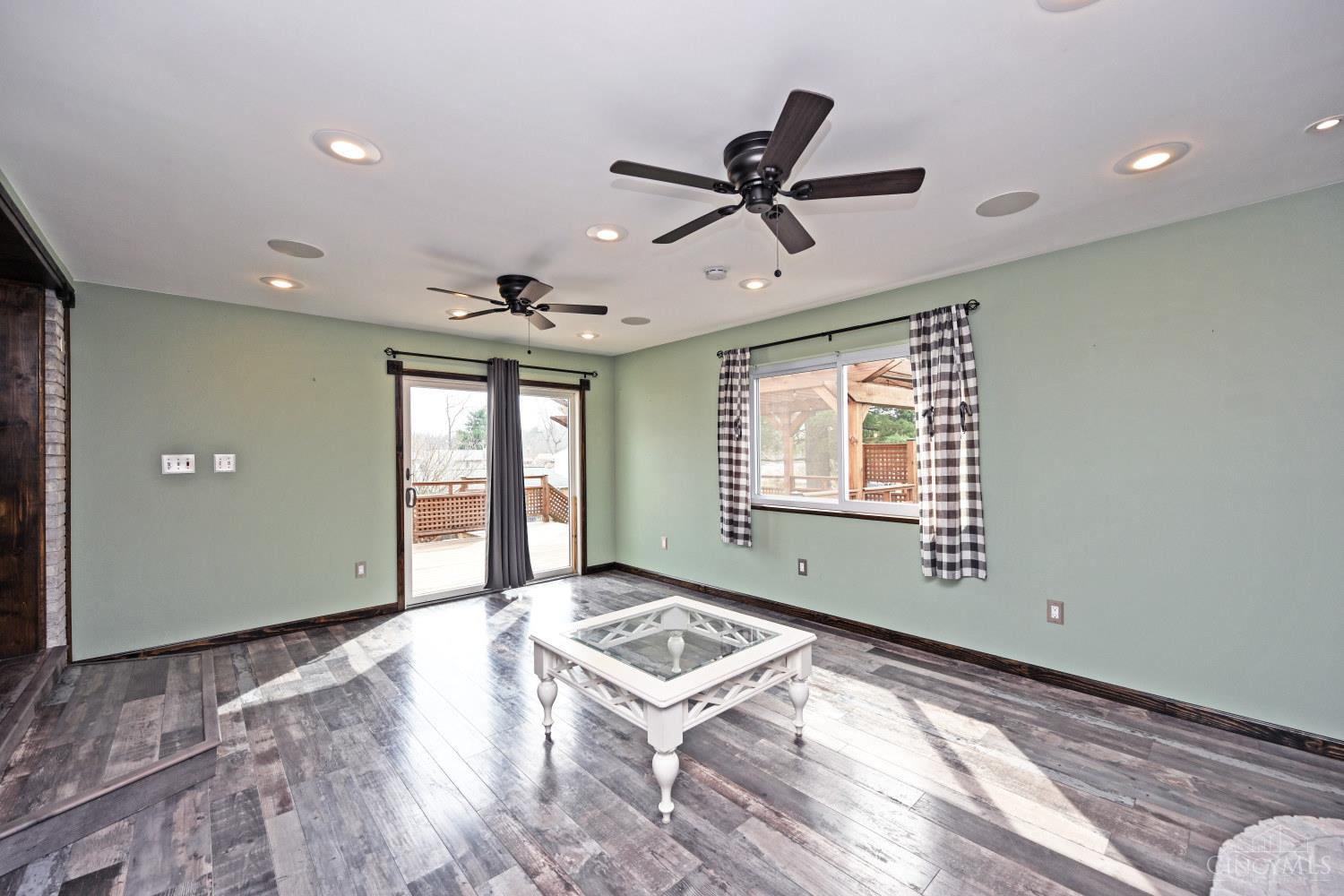 5467 Starcrest Drive