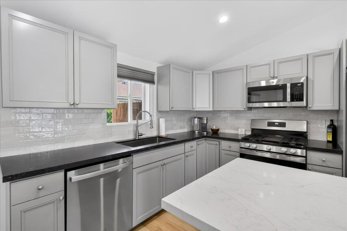 77983 Calypso RD, Palm Desert 