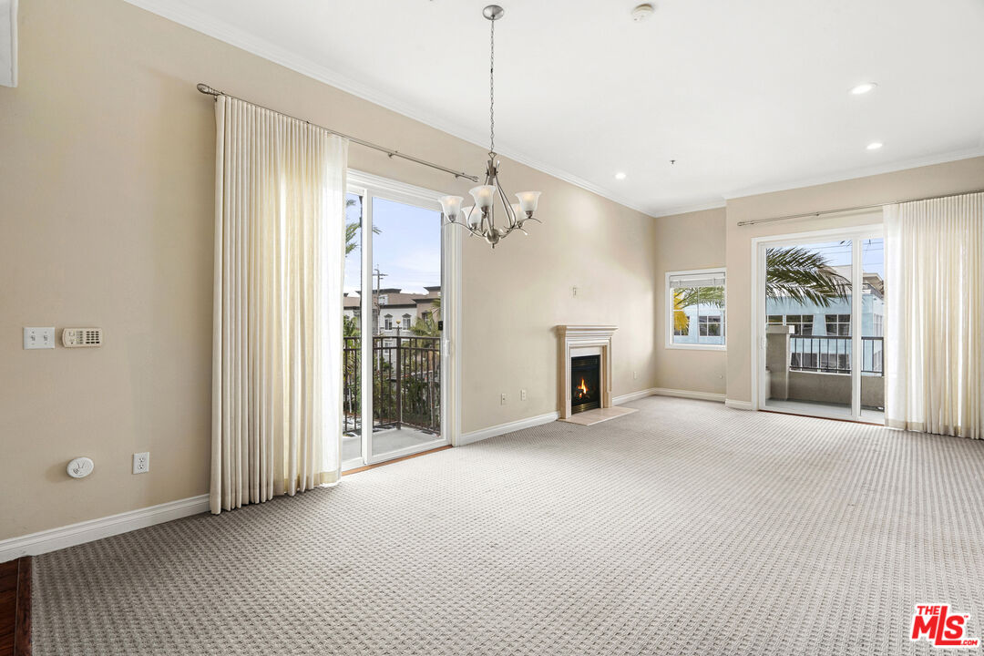 4060 Glencoe Ave Unit: 301