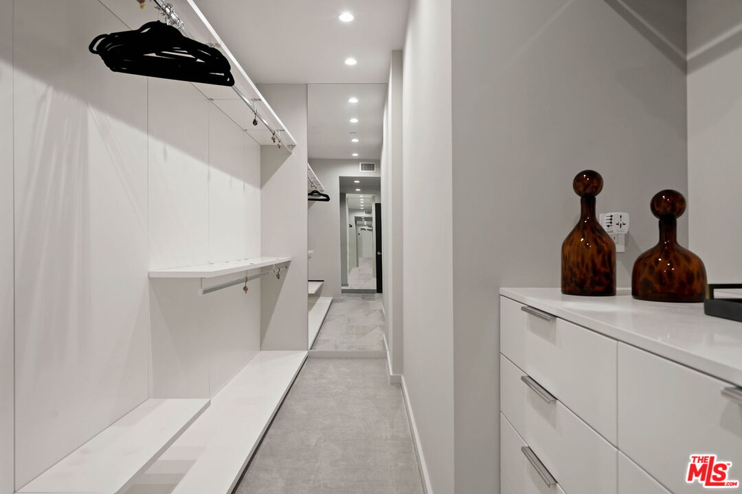 121 S Canon Dr Unit: 302