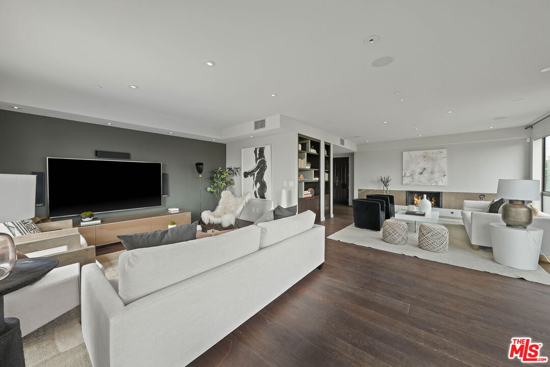 121 S Canon Dr Unit: 302