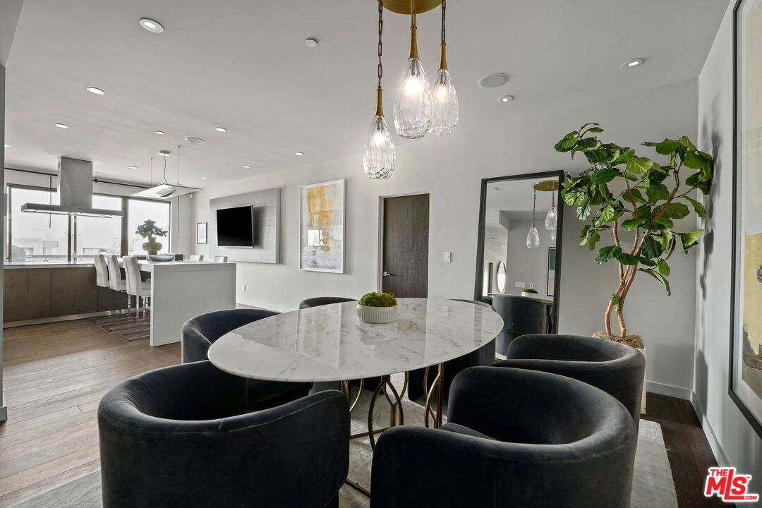 121 S Canon Dr Unit: 302