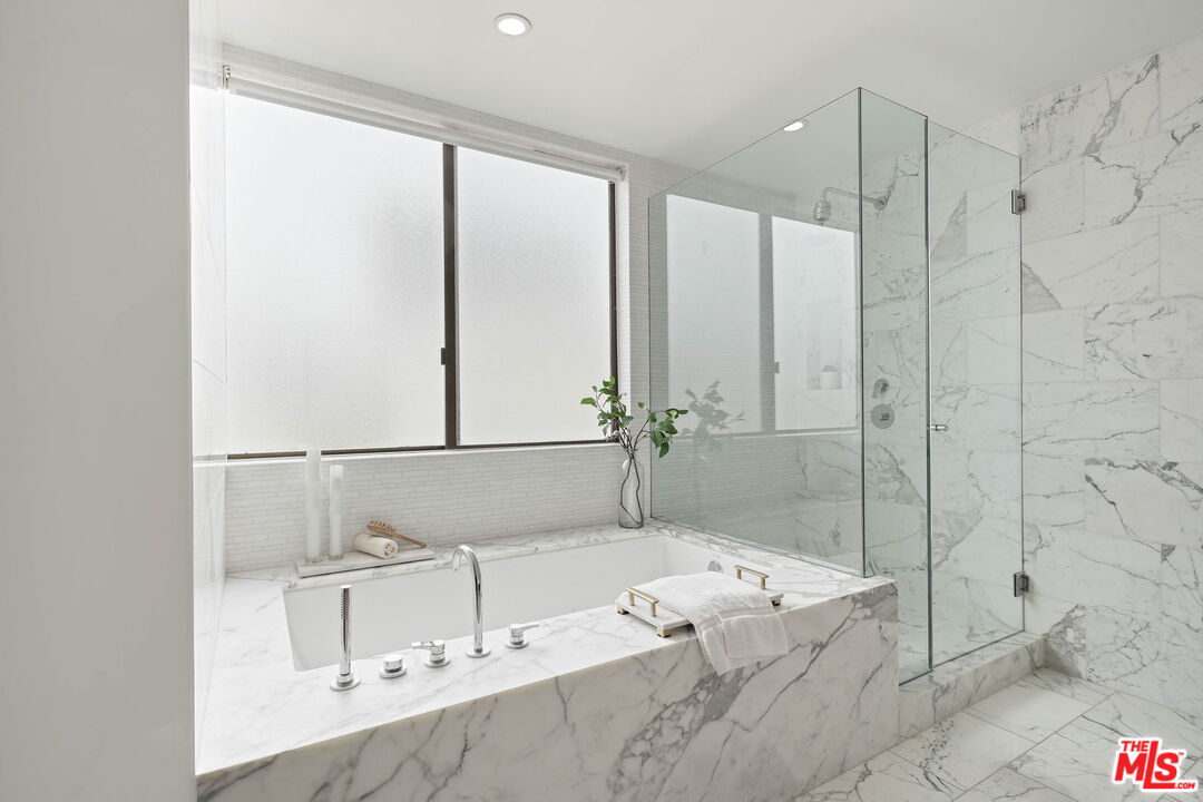 121 S Canon Dr Unit: 302