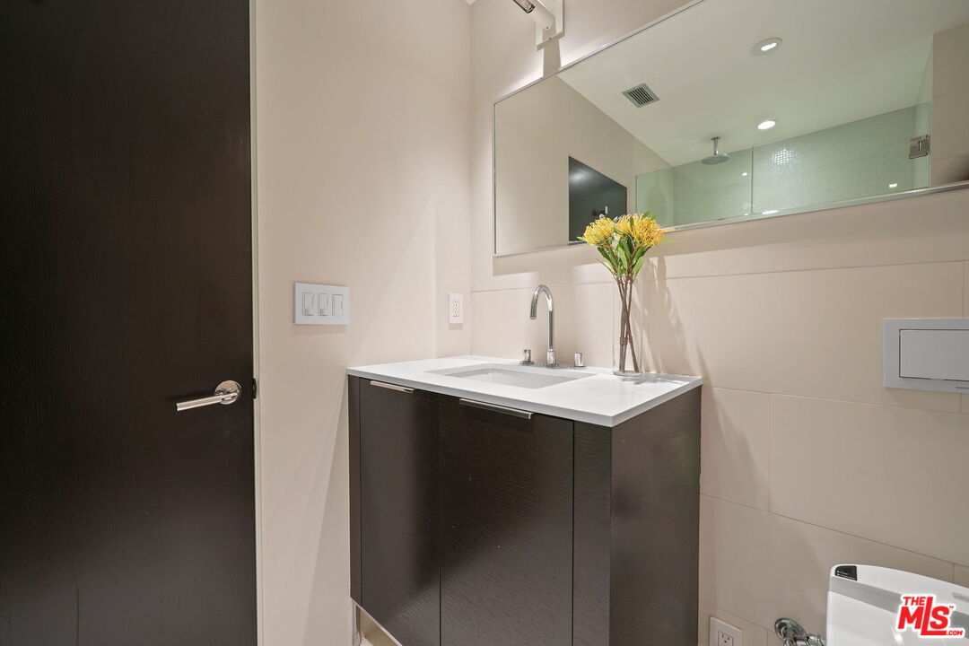 121 S Canon Dr Unit: 302