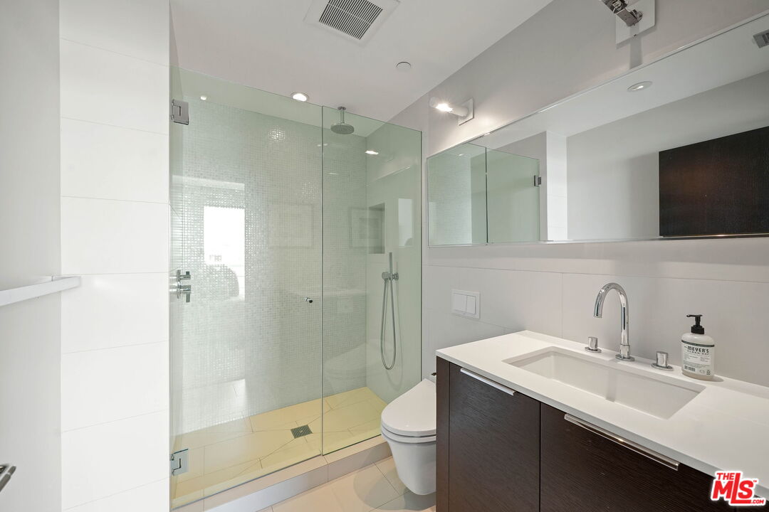 121 S Canon Dr Unit: 302