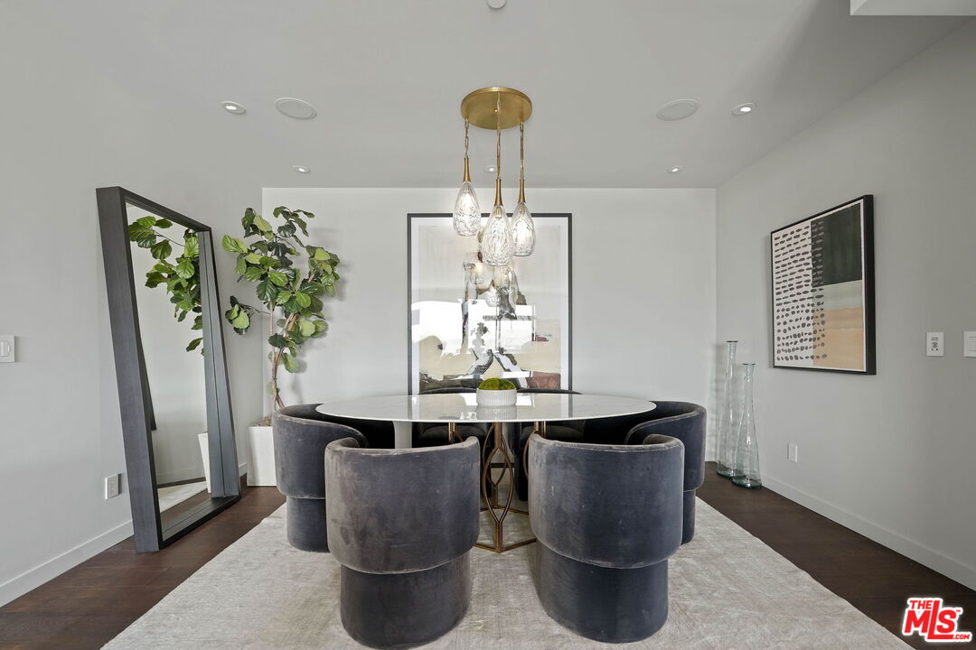 121 S Canon Dr Unit: 302