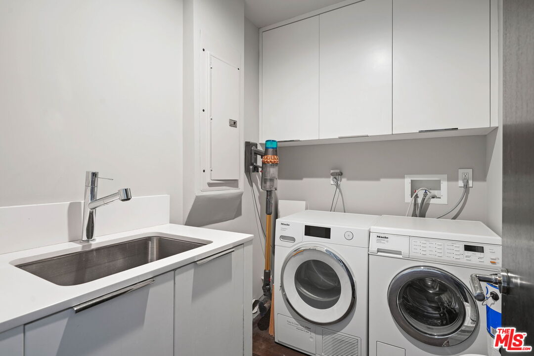 121 S Canon Dr Unit: 302