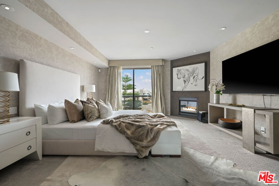 121 S Canon Dr Unit: 302