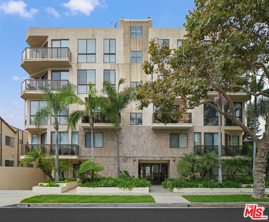 121 S Canon Dr Unit: 302