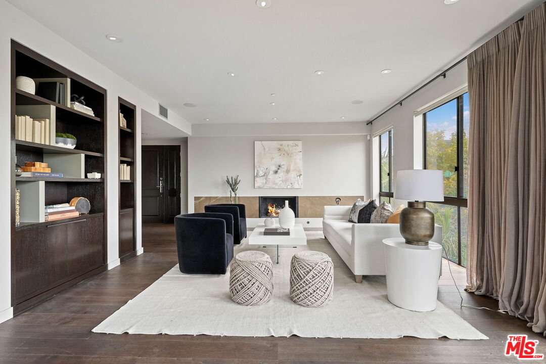 121 S Canon Dr Unit: 302