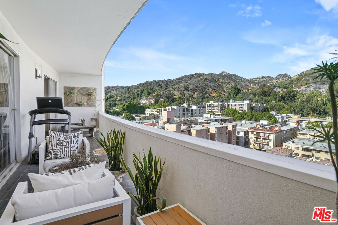 7250 Franklin Ave Unit: 1203