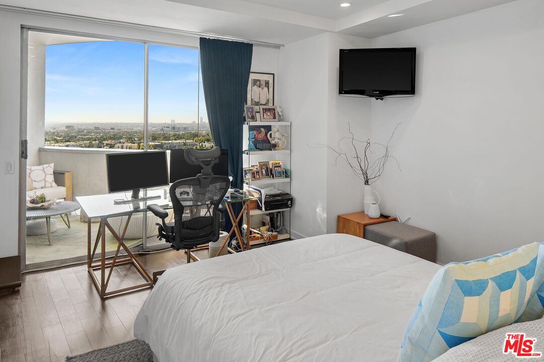 7250 Franklin Ave Unit: 1203