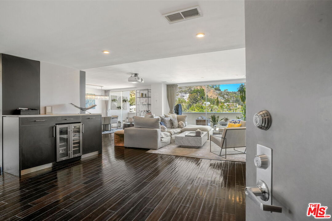 7250 Franklin Ave Unit: 1203