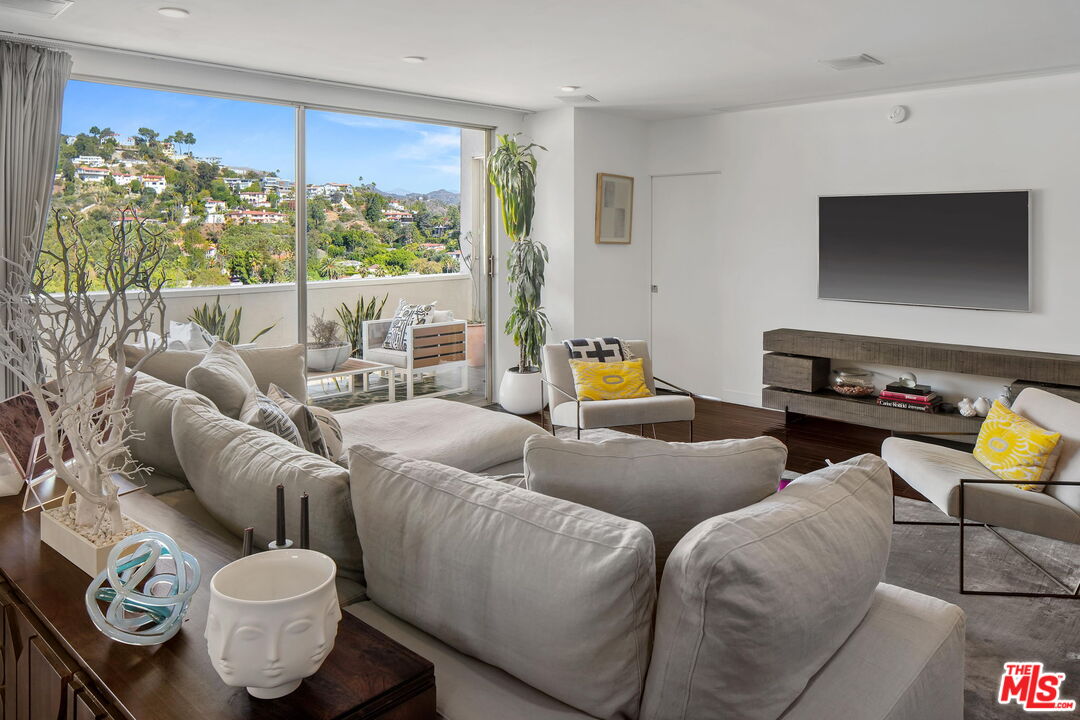 7250 Franklin Ave Unit: 1203