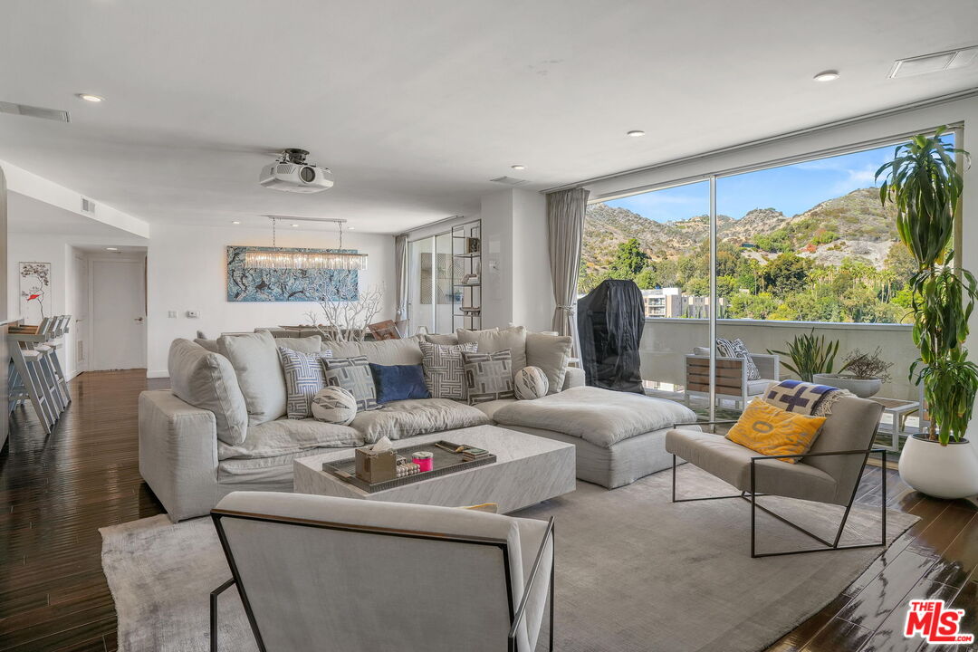 7250 Franklin Ave Unit: 1203