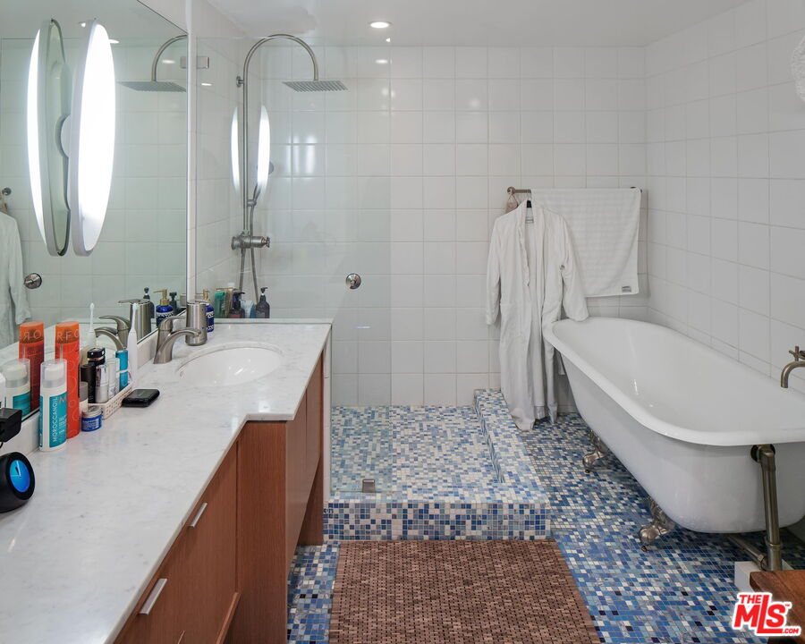 7250 Franklin Ave Unit: 1203