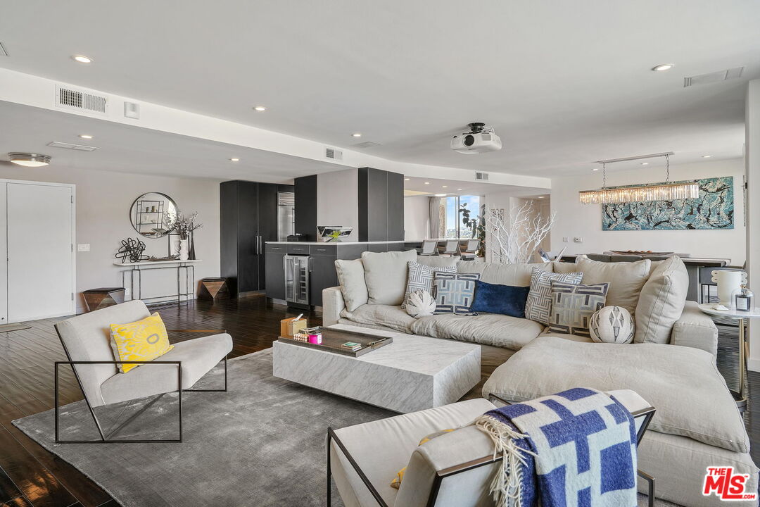 7250 Franklin Ave Unit: 1203