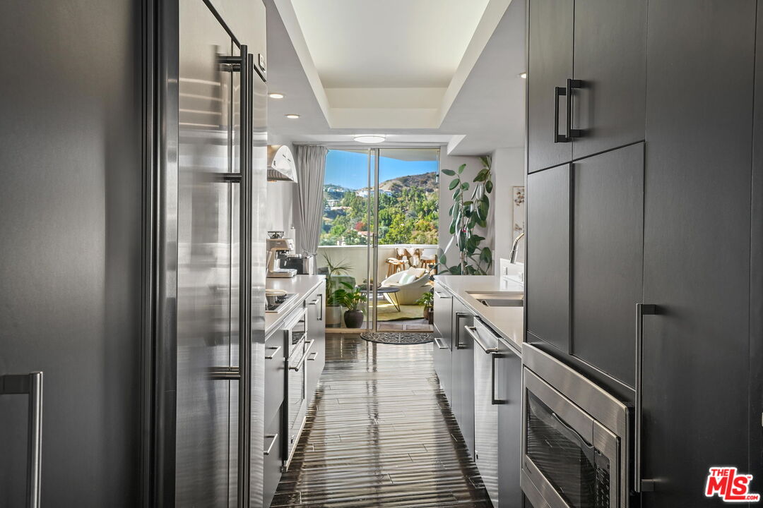 7250 Franklin Ave Unit: 1203