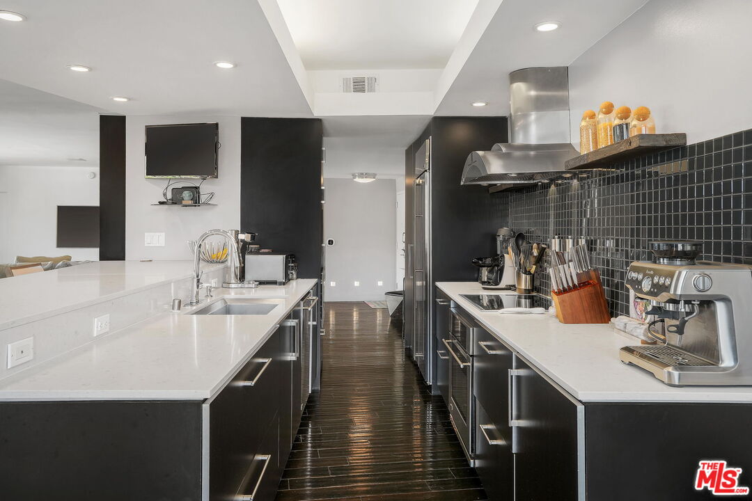 7250 Franklin Ave Unit: 1203